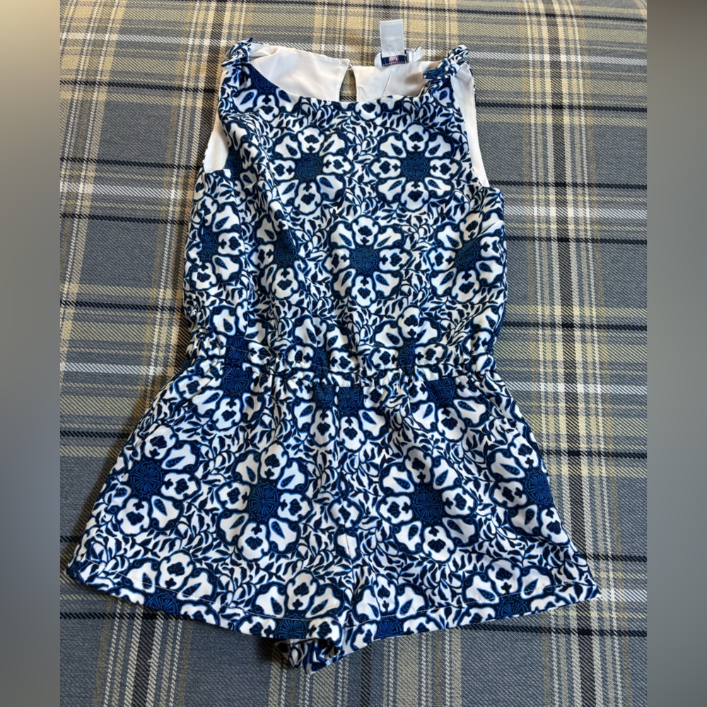 Vineyard vines girls size small medallion romper